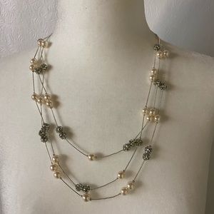 Pearl necklace with earrings beautiful set.💕🌹